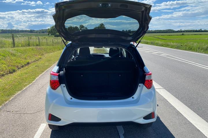 Hvid Toyota Yaris fra 2020