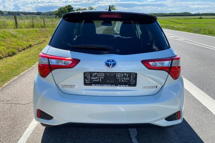 Hvid Toyota Yaris fra 2020