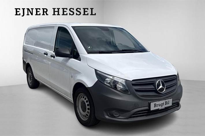Hvid Mercedes Vito 114 fra 2022