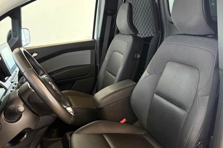 Hvid Nissan Townstar fra 2023