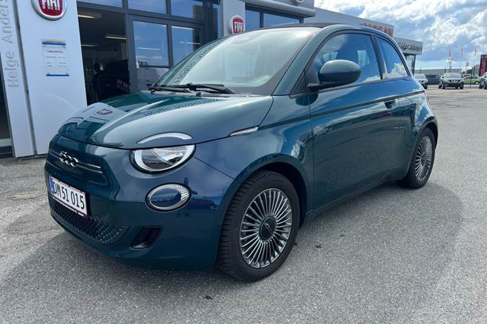 Blå Fiat 500e fra 2022