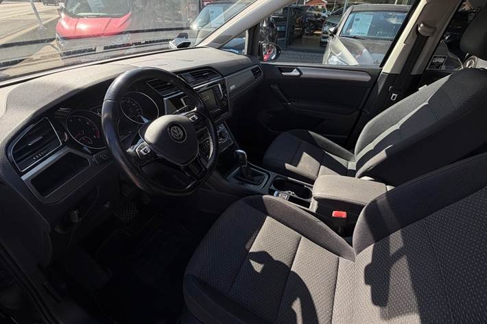Sort VW Touran fra 2017