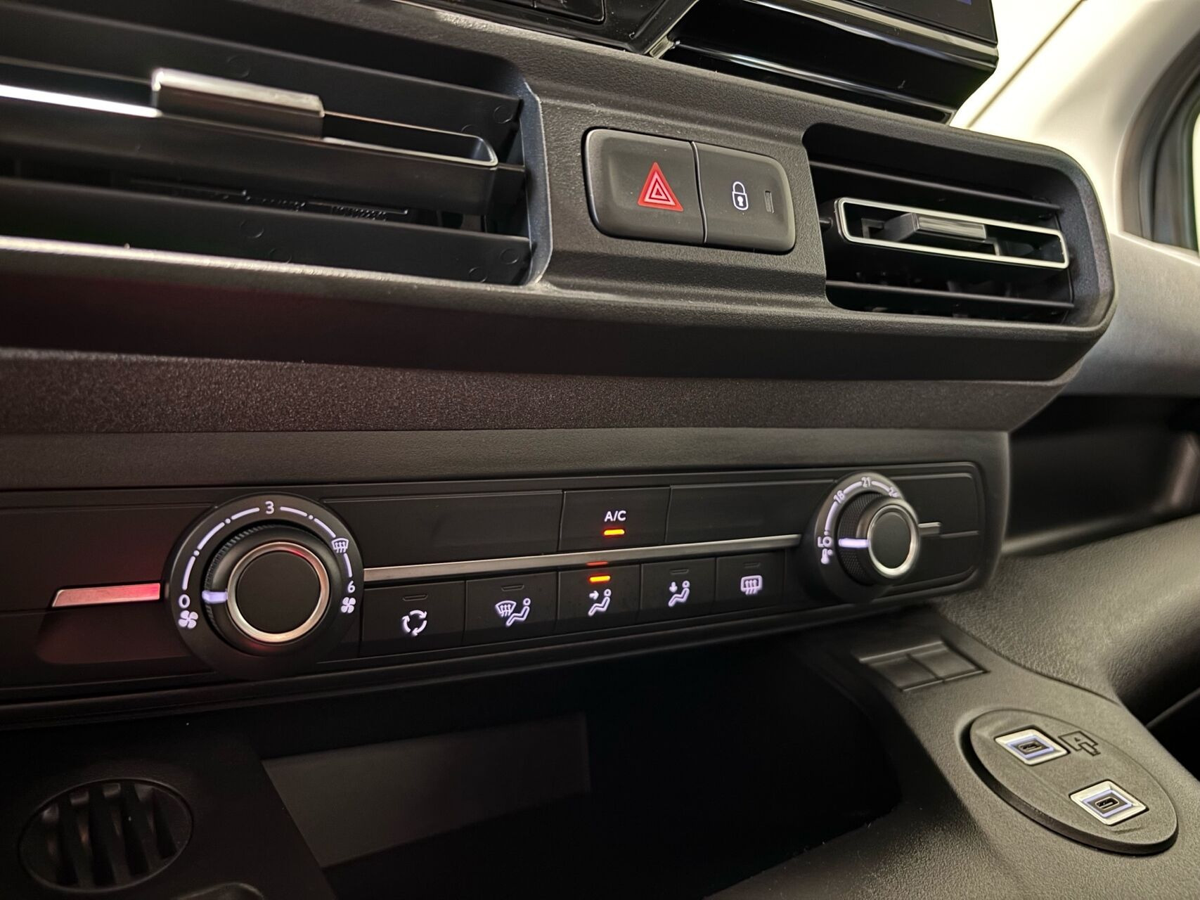 Grøn Peugeot e-Rifter fra 2025