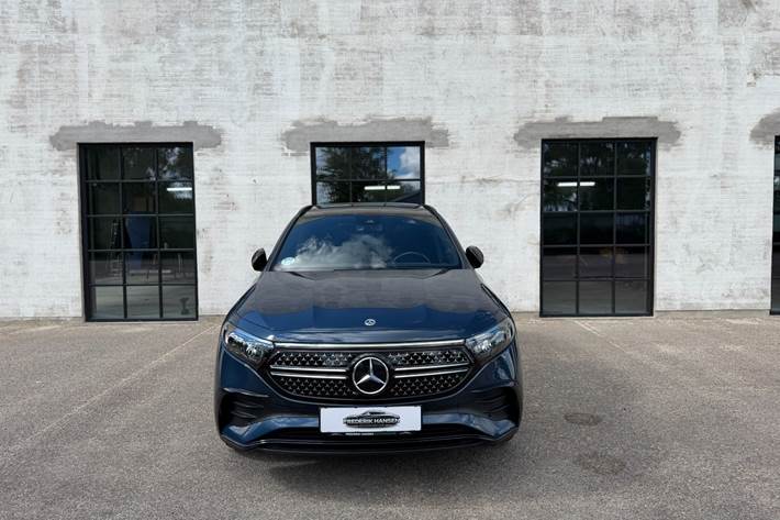 Blå Mercedes EQA250 fra 2022