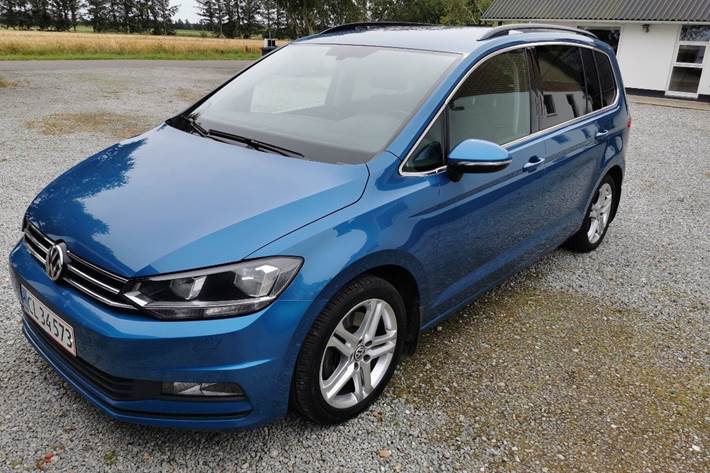 Blå VW Touran fra 2016