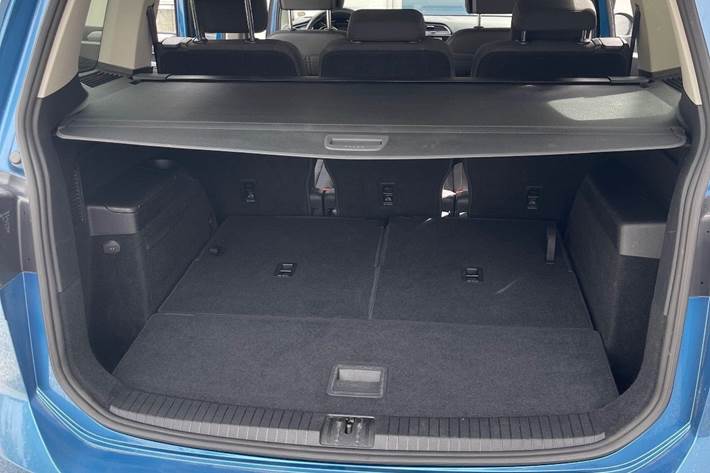 Blå VW Touran fra 2016