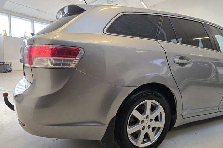 undefined Toyota Avensis fra 2010