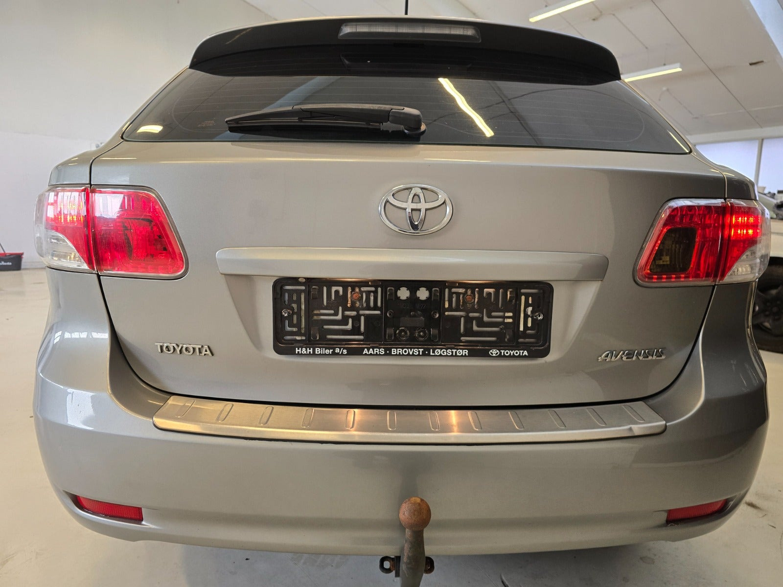 undefined Toyota Avensis fra 2010