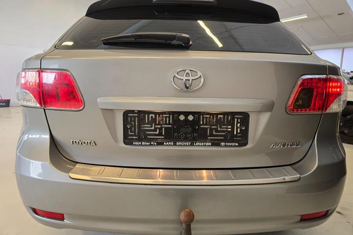 undefined Toyota Avensis fra 2010
