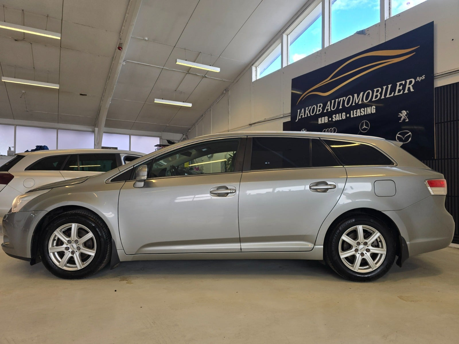 undefined Toyota Avensis fra 2010