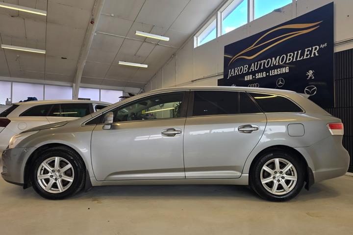 undefined Toyota Avensis fra 2010