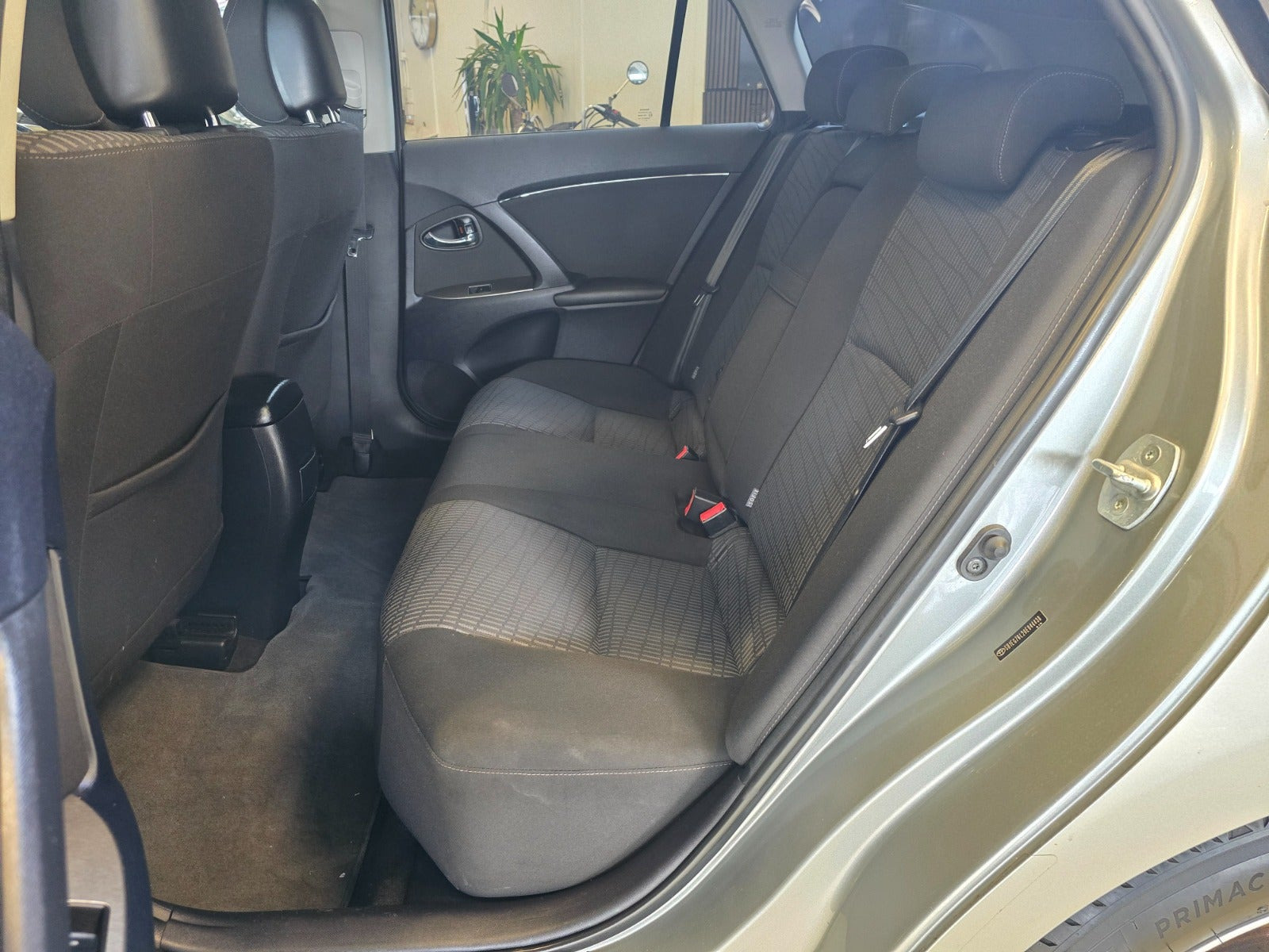 undefined Toyota Avensis fra 2010