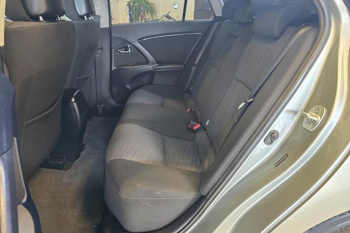 undefined Toyota Avensis fra 2010