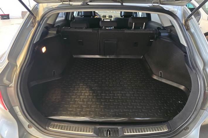undefined Toyota Avensis fra 2010