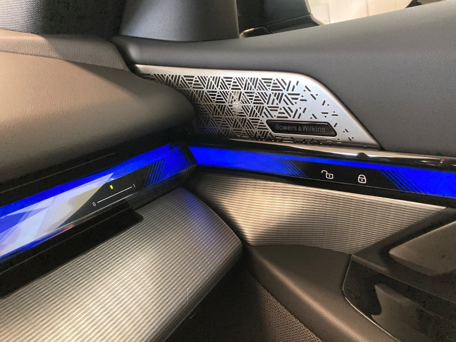 Grå BMW i5 fra 2025