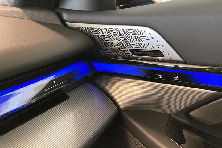Grå BMW i5 fra 2025