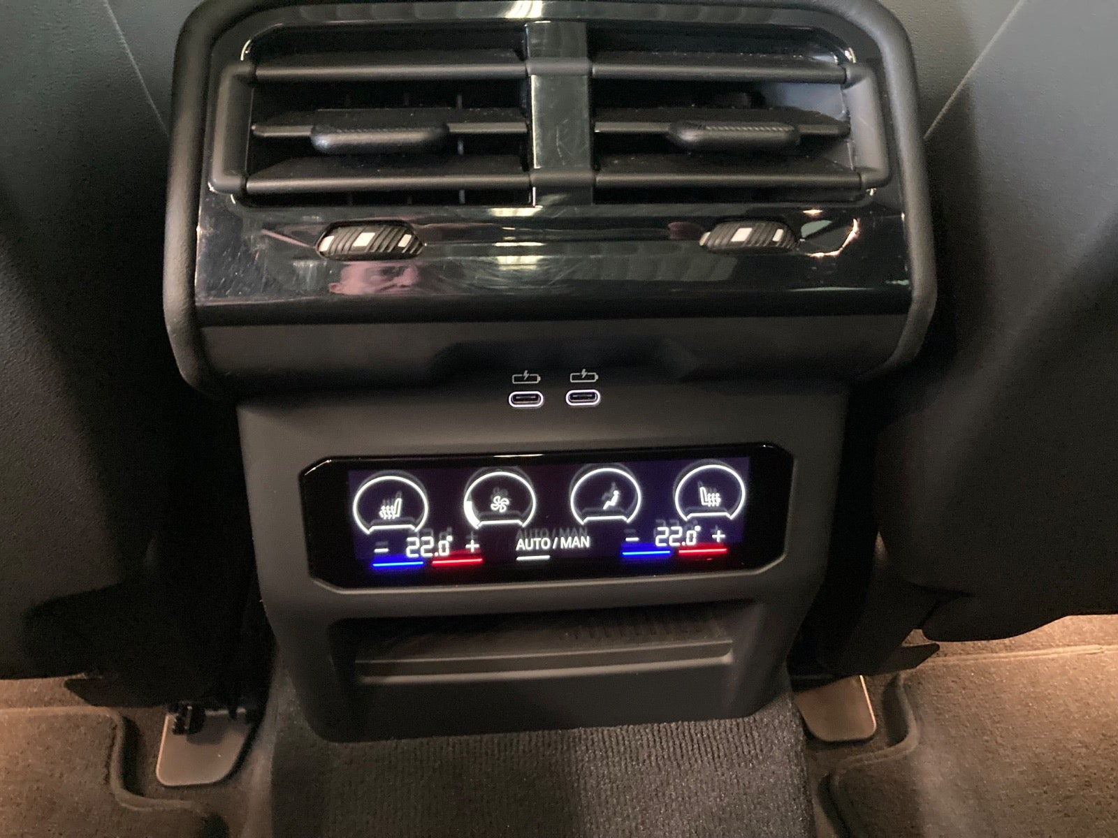 Grå BMW i5 fra 2025