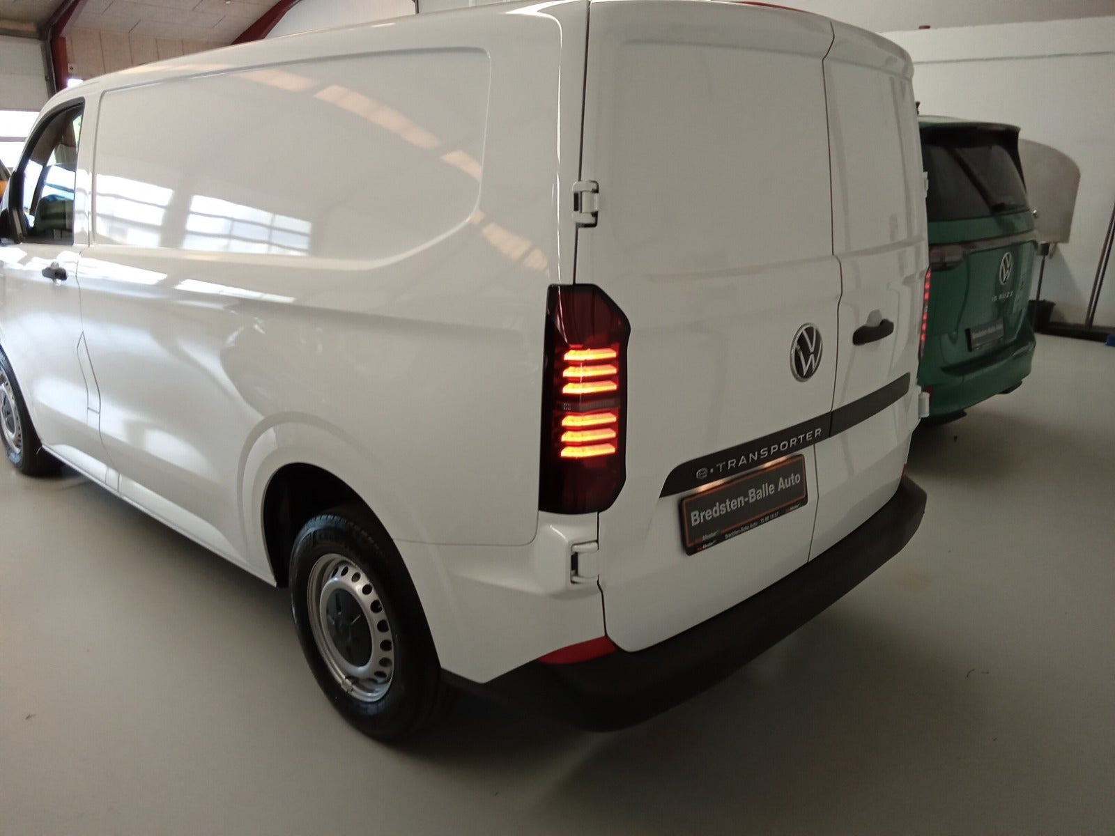 Hvid VW e-Transporter fra 2025