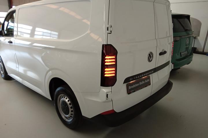 Hvid VW e-Transporter fra 2025