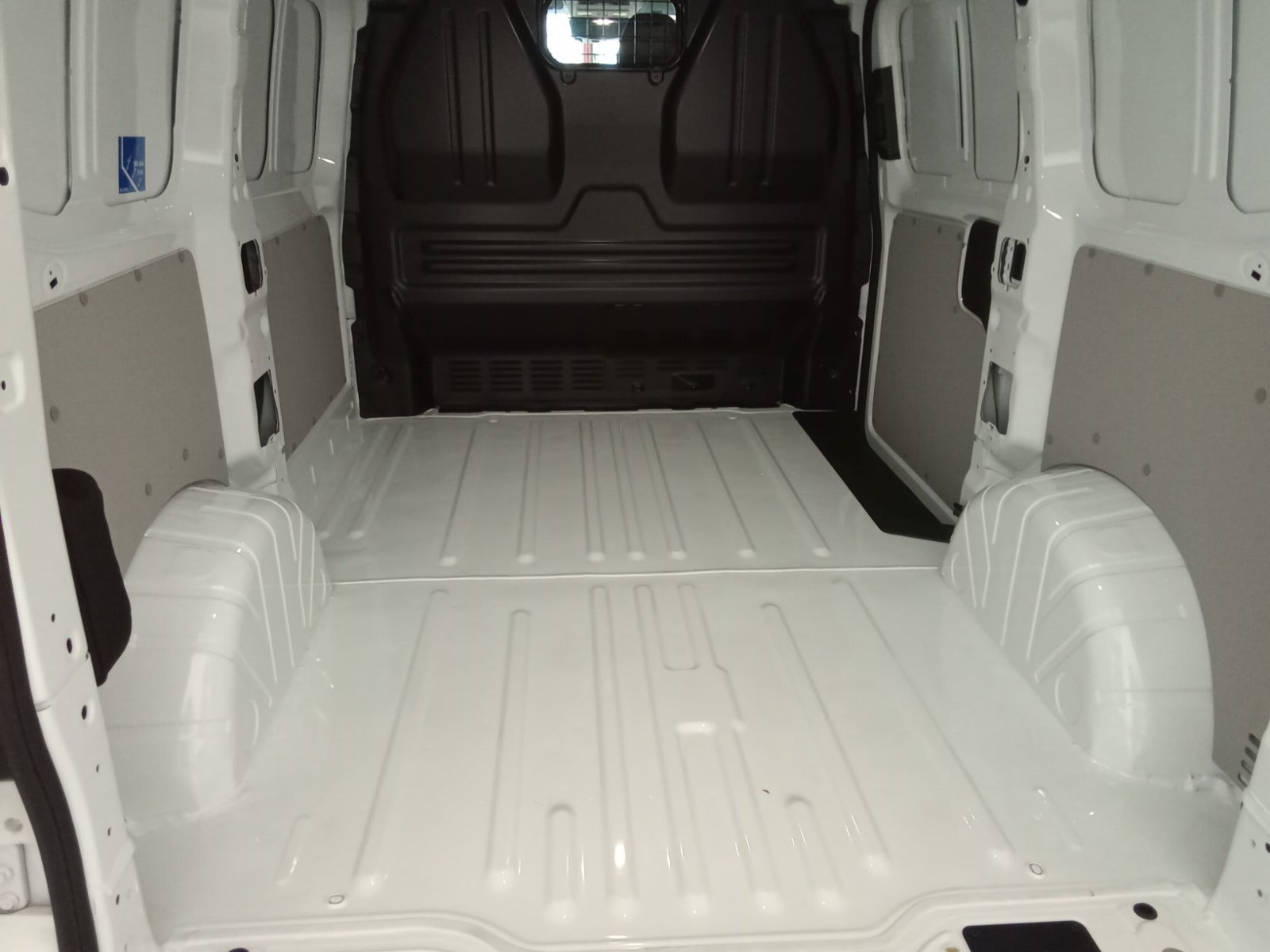 Hvid VW e-Transporter fra 2025