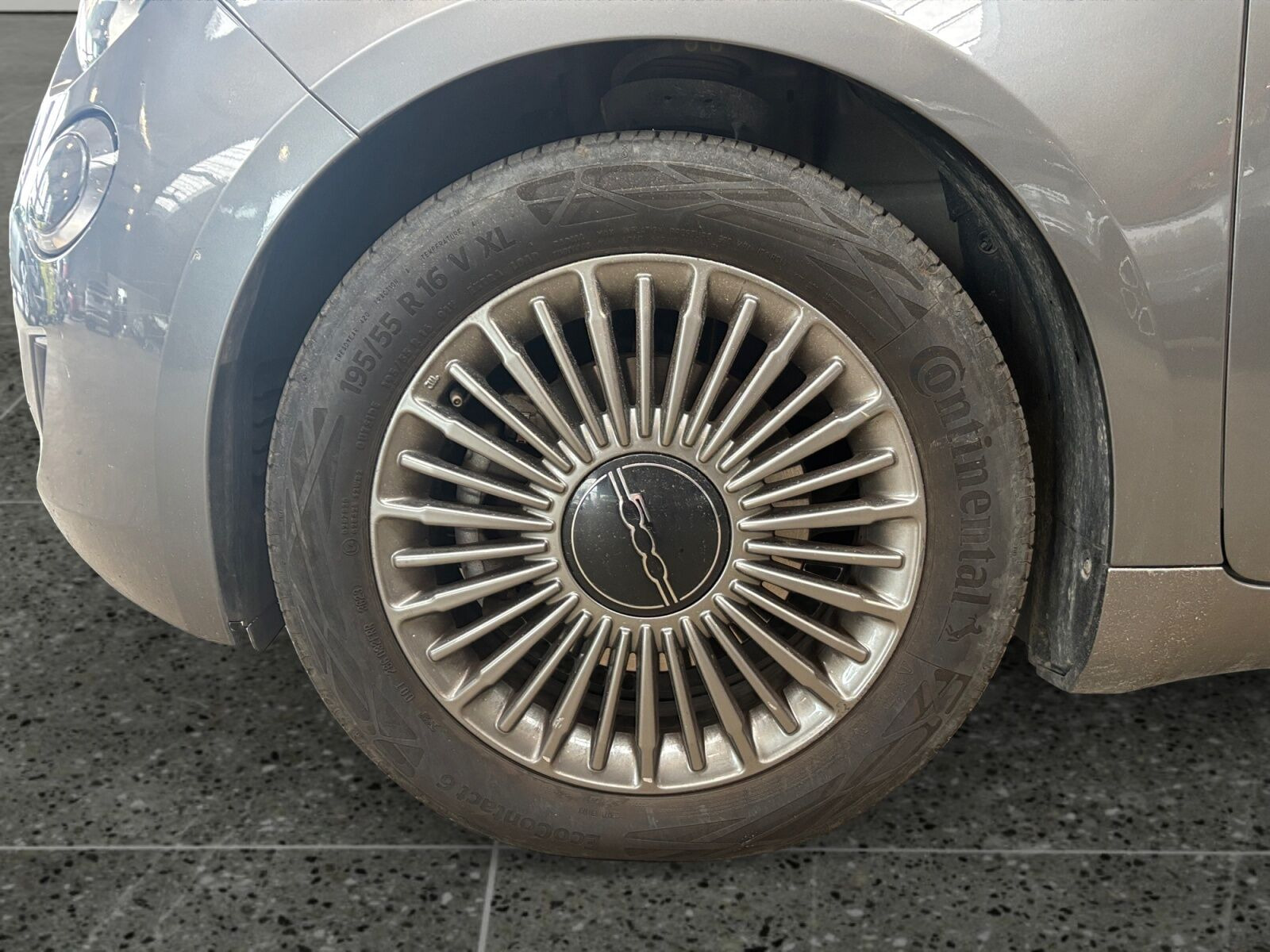 Sølv Fiat 500e fra 2022