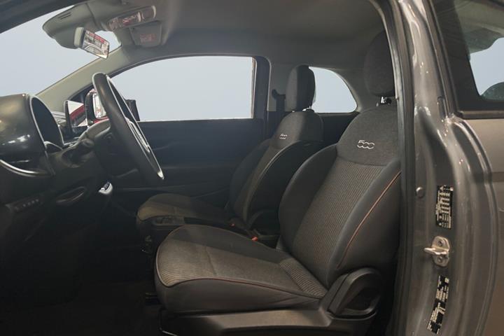 Sølv Fiat 500e fra 2022