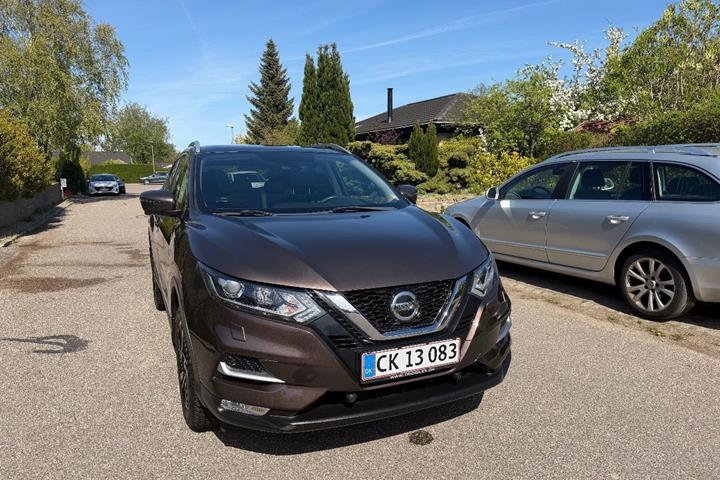 Brun Nissan Qashqai fra 2019 set udefra