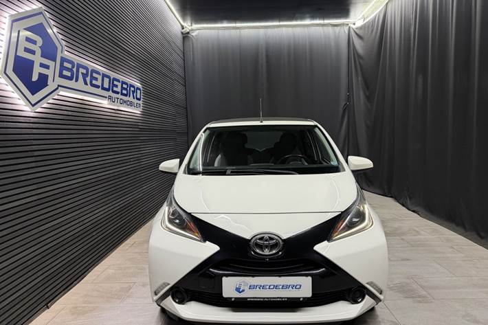 Hvid Toyota Aygo fra 2015