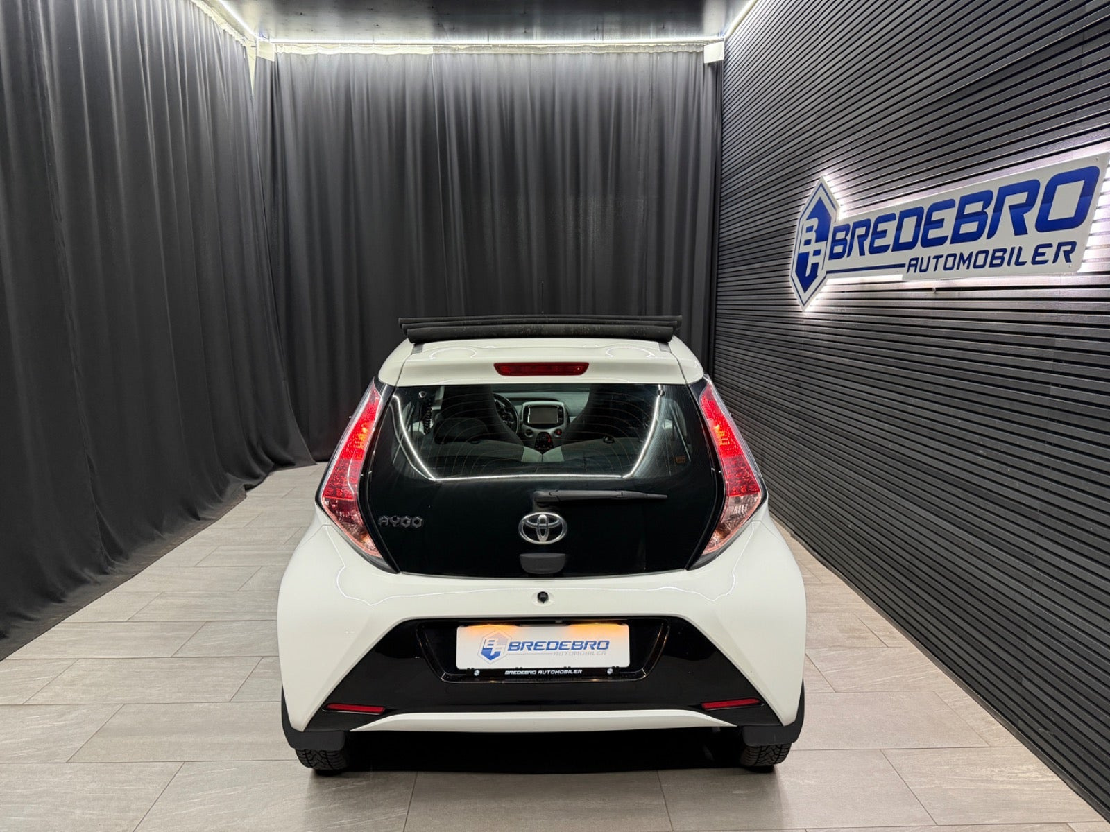 Hvid Toyota Aygo fra 2015