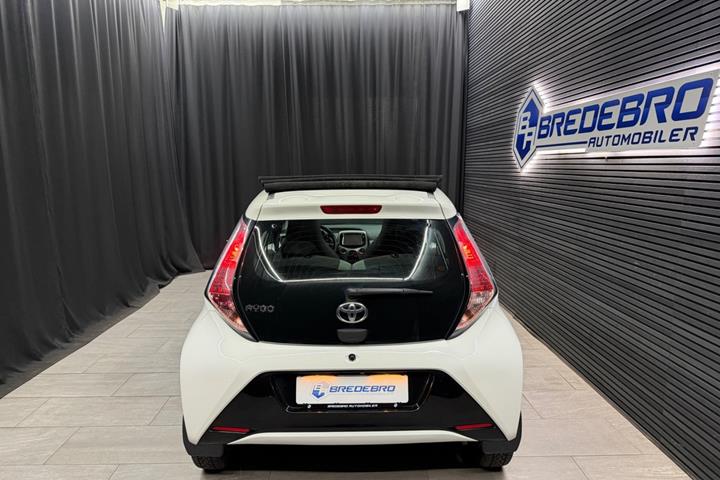 Hvid Toyota Aygo fra 2015