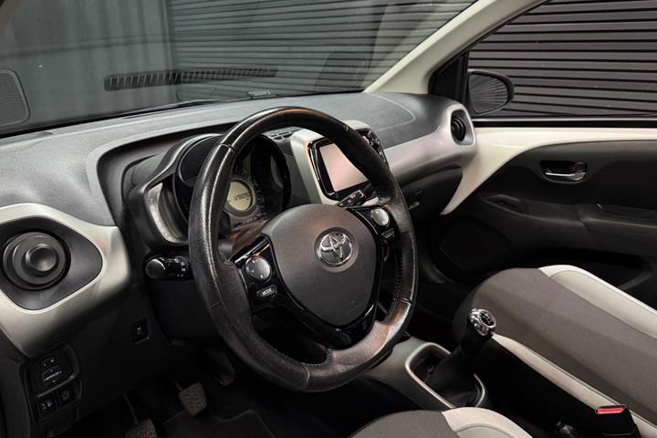 Hvid Toyota Aygo fra 2015