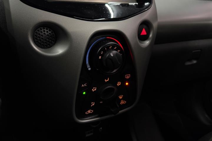 Hvid Toyota Aygo fra 2015