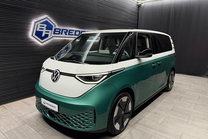 Blå VW ID.Buzz fra 2022 set udefra