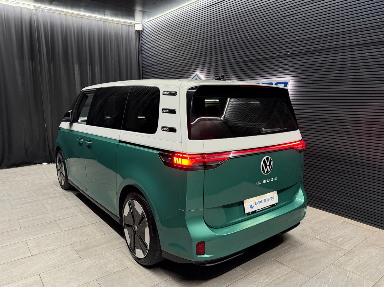 Blå VW ID.Buzz fra 2022