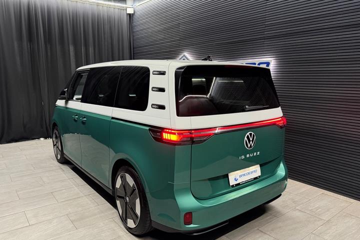 Blå VW ID.Buzz fra 2022