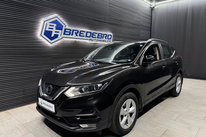 Sort Nissan Qashqai fra 2018 set udefra