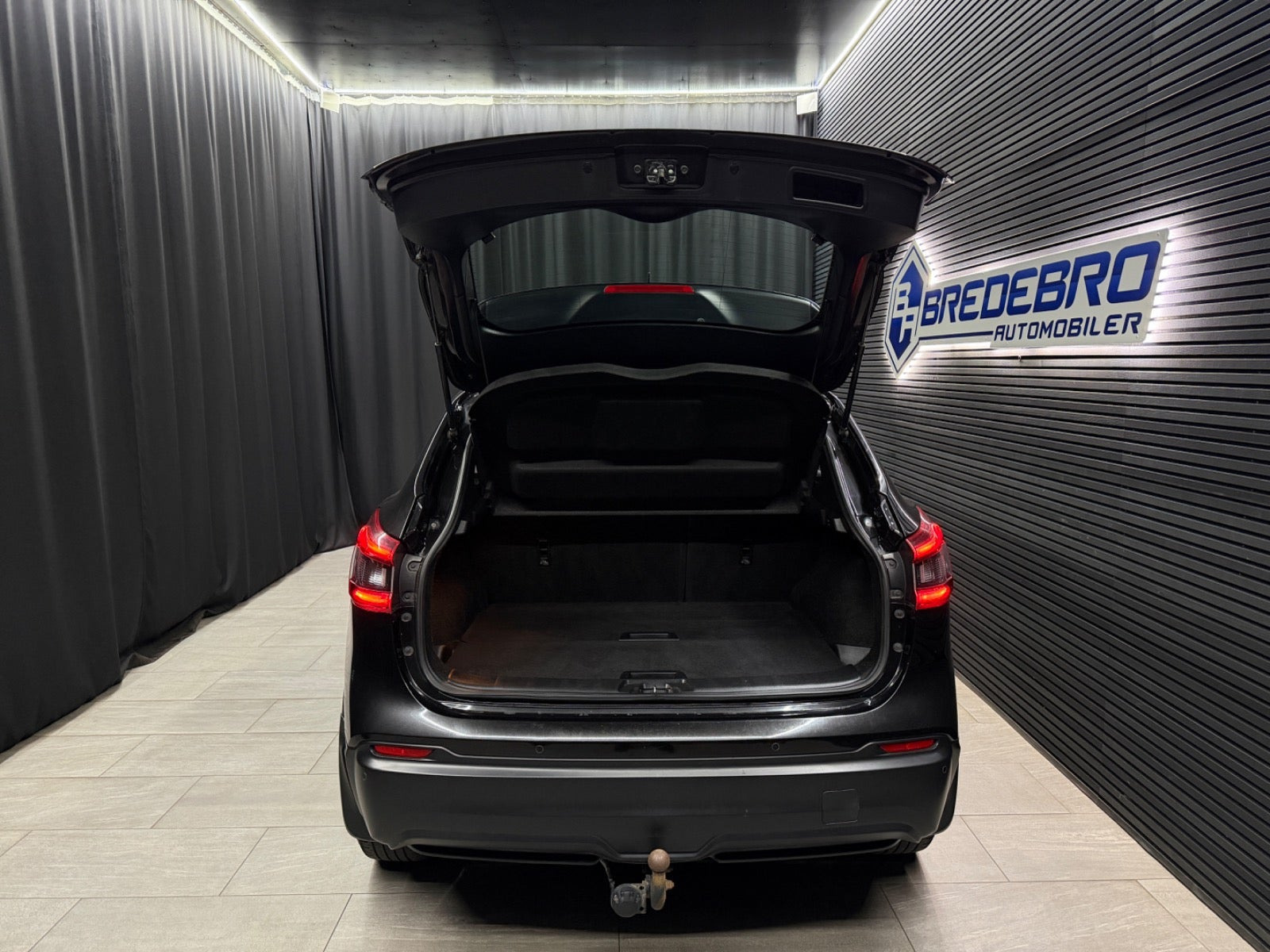 Sort Nissan Qashqai fra 2018