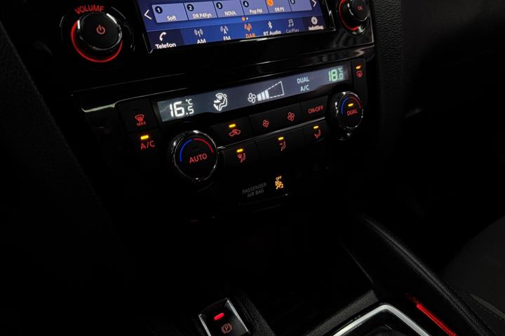 Sort Nissan Qashqai fra 2018