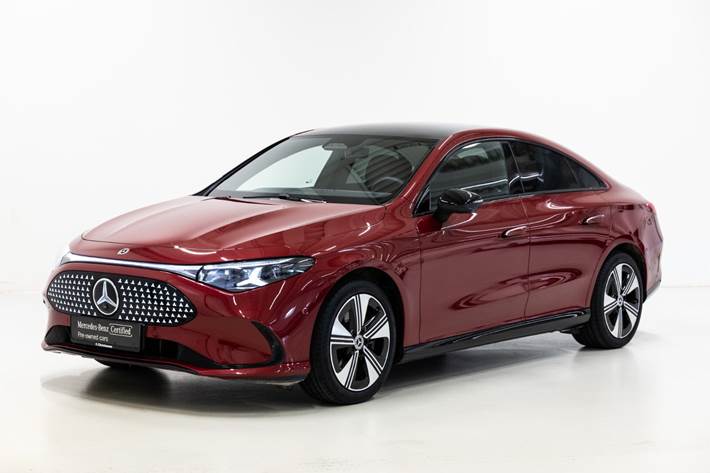 Rød Mercedes CLA250+ fra 2026 set udefra