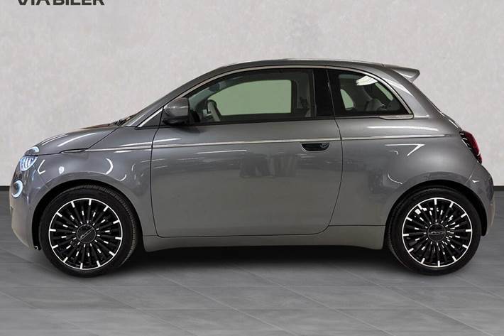 Grå Fiat 500e fra 2023