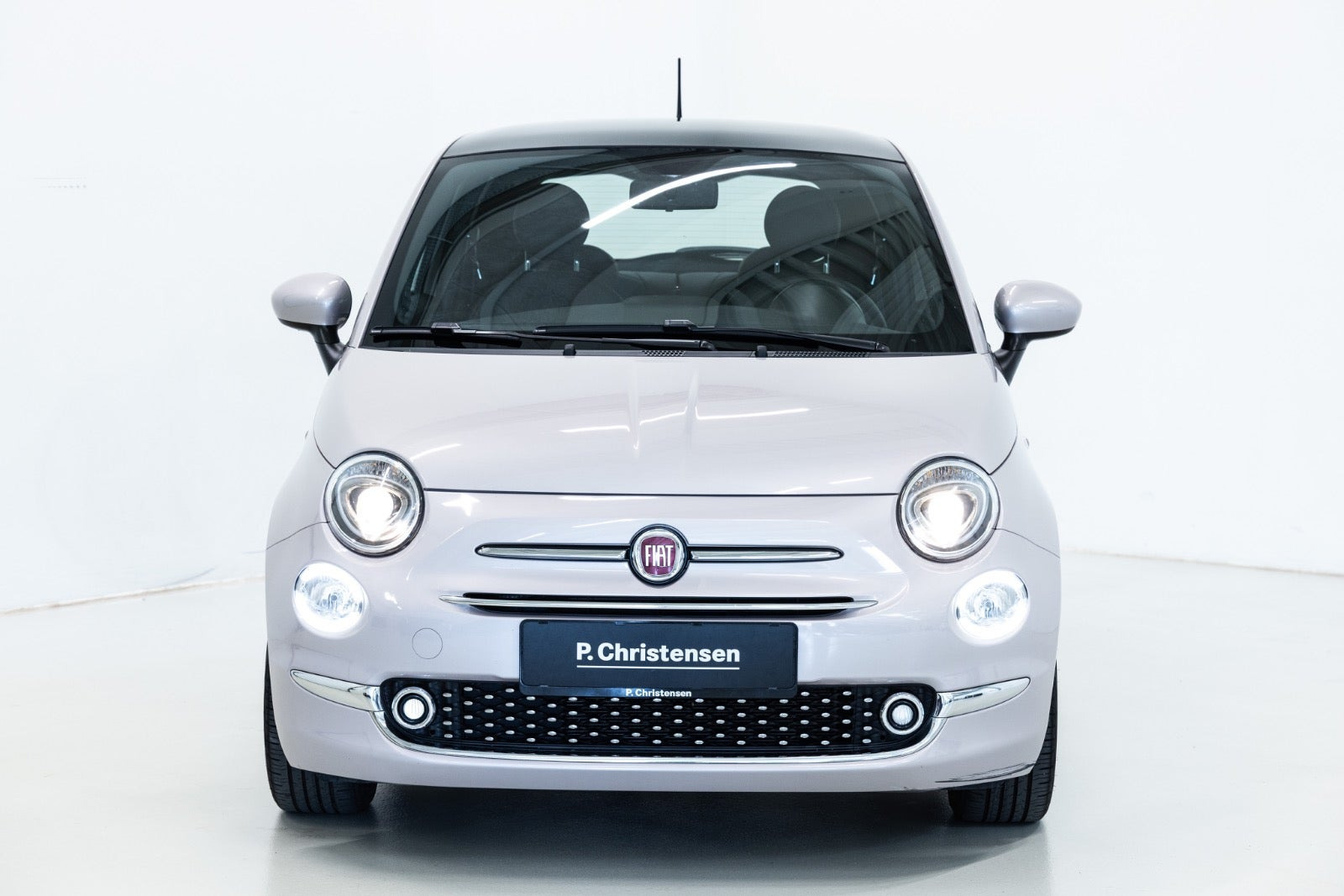 Grå Fiat 500 fra 2020