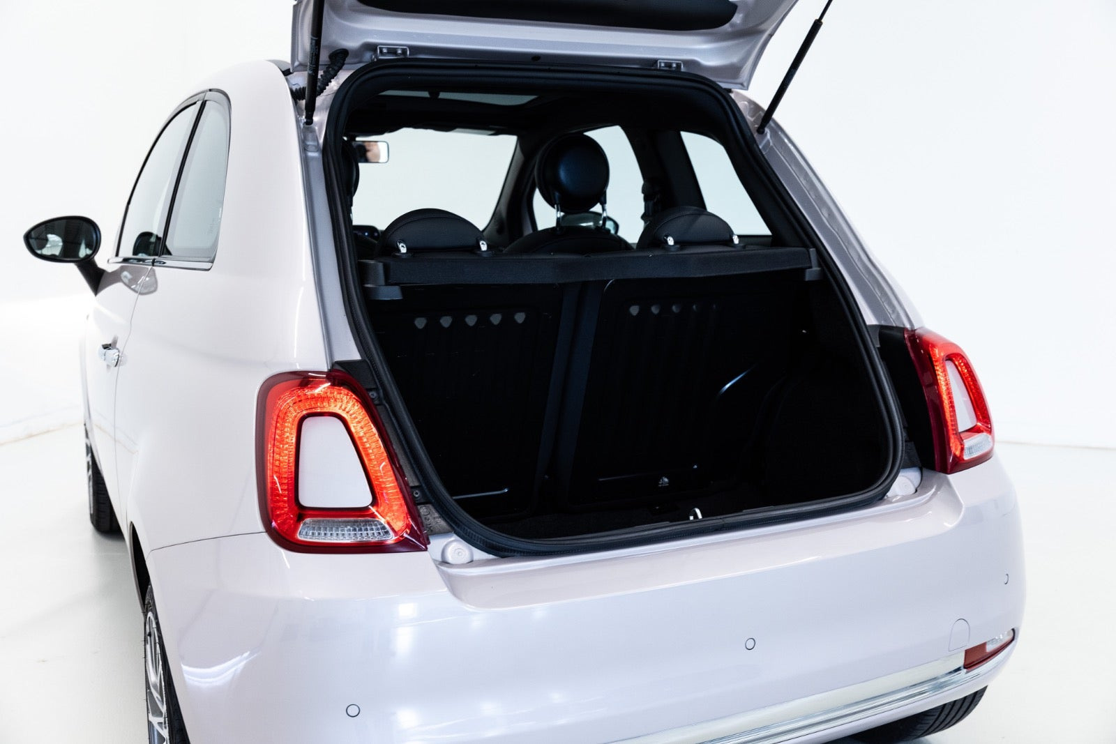 Grå Fiat 500 fra 2020