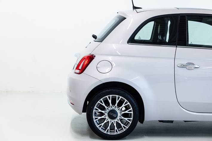 Grå Fiat 500 fra 2020