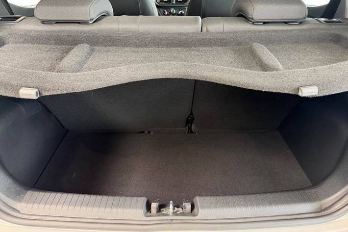 Hvid Hyundai i10 fra 2023