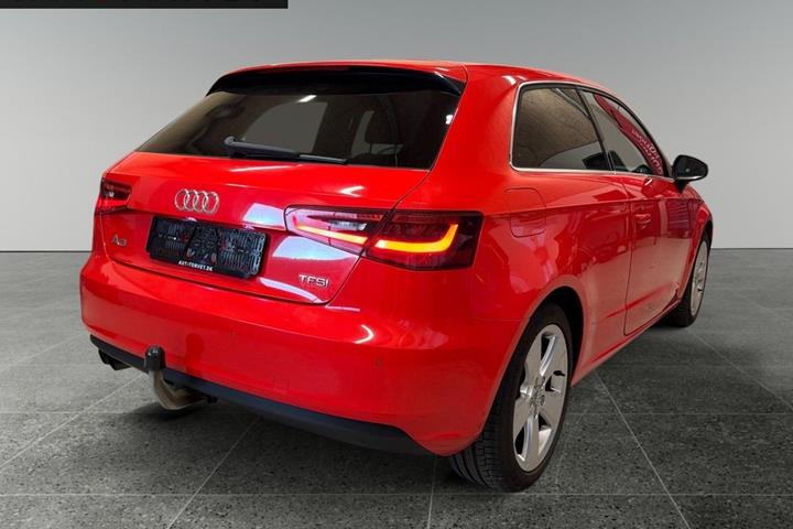 Rød Audi A3 fra 2013