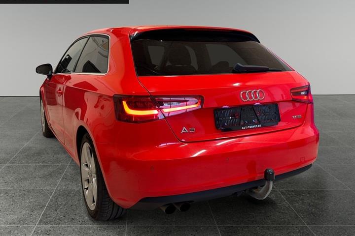 Rød Audi A3 fra 2013