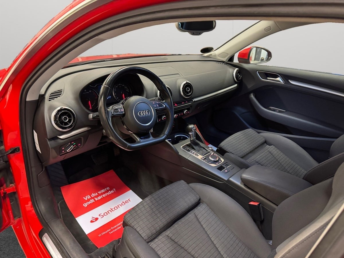 Rød Audi A3 fra 2013