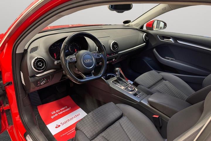 Rød Audi A3 fra 2013