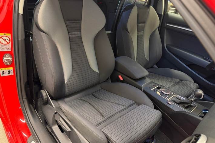Rød Audi A3 fra 2013
