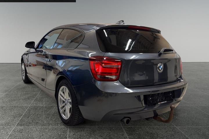 Grå BMW 118d fra 2013